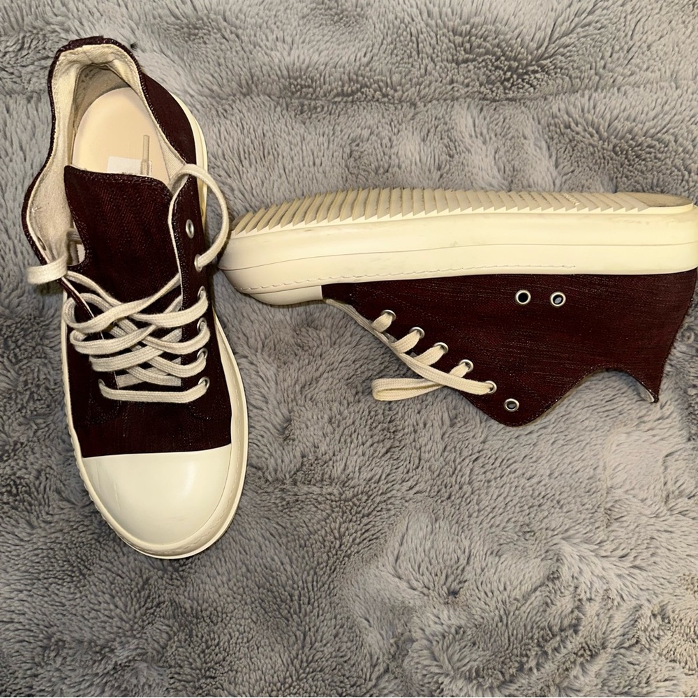 2 PAIR OF SIZE 42 EU SNEAKERS FOR THE PRICE OF 1!!!!